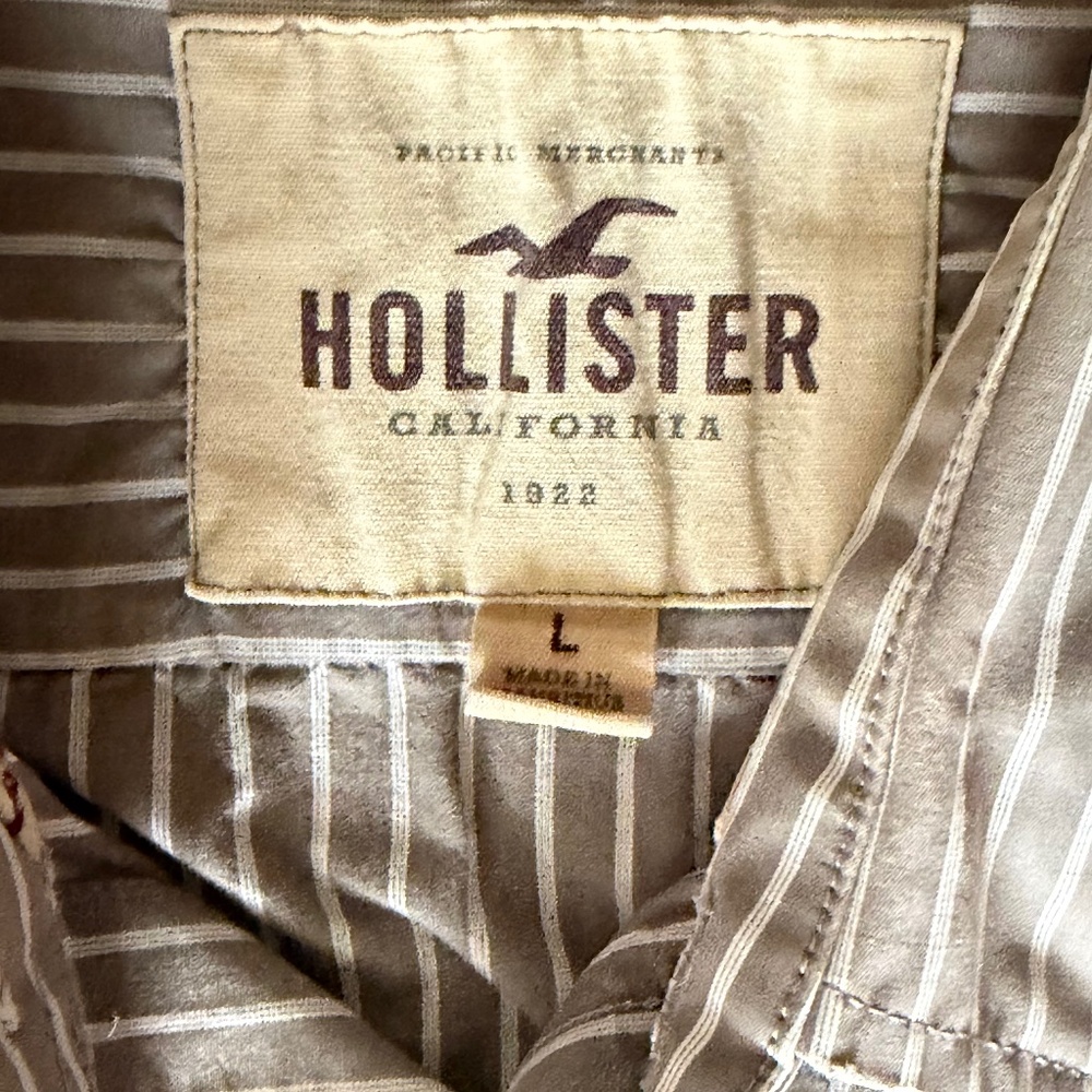 Men’s Hollister button down shirt